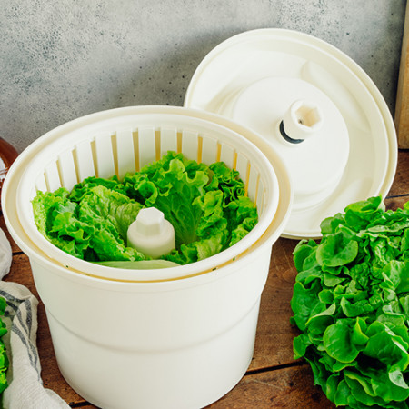 Manual salad spinner