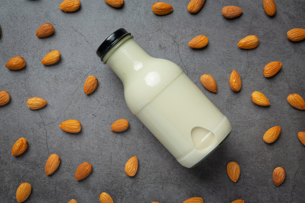 DIY recipe: how to make your own home-made almond milk?
